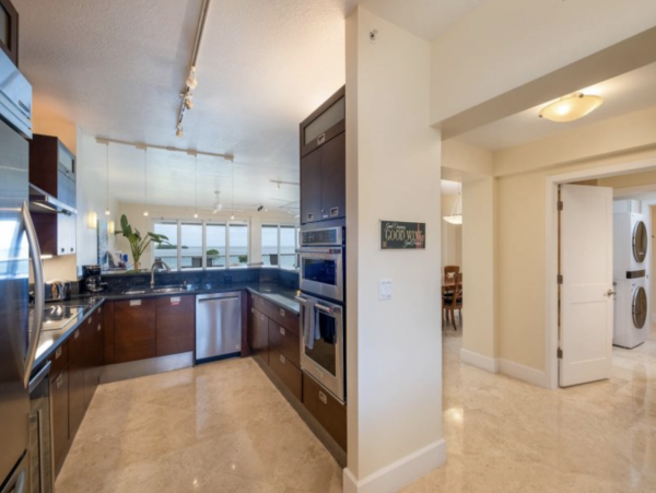 Four Bedroom Oceanfront Vacation Condo in Key Largo Sleeps 8